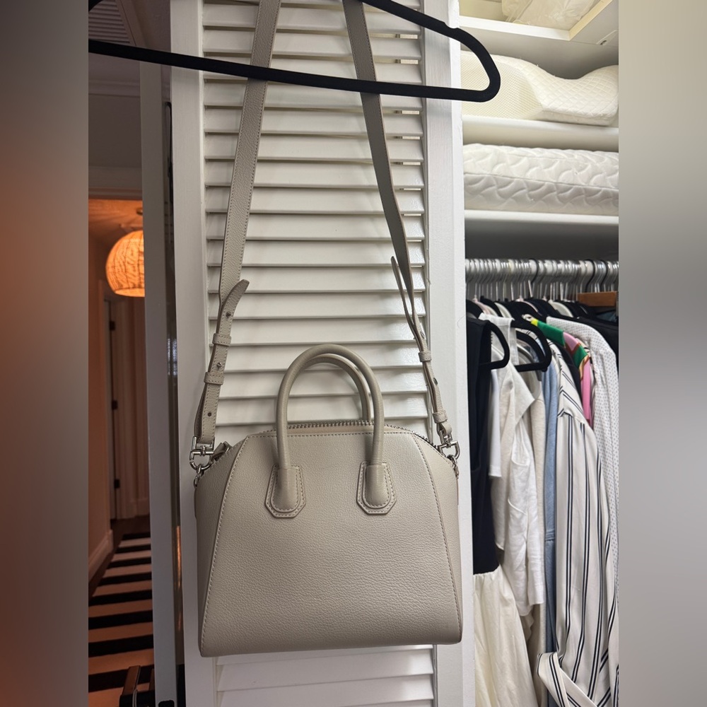 Givenchy Antigona Mini Bag - Picture 3 of 7